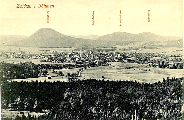 On this picture postcard you see the town of Cvikov from the north as seen from the Trávnický vrch hill. The marked hill behind the town is the Ortel and to the right of it there are the lower hills in the surroundings of Sloup.