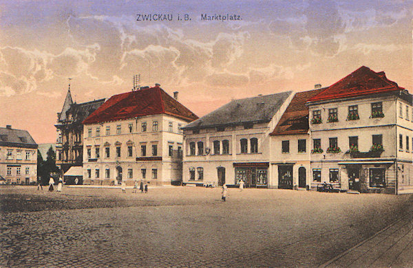 This picture postcard shows the eastern side of the market place with the monumental building of the town council, the former junior secondary school. In the ground floor of the last house on the right side there was the book-shop of Ferdinand Oppelt, the editor of most picture postcards of Cvikov.
