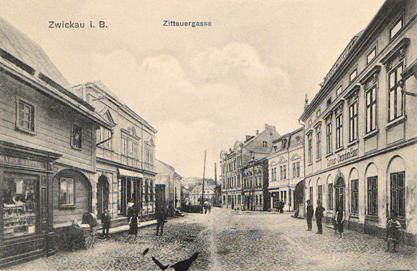 This picture postcard from 1906-1907 shows one part of the formerly splendid Zittau-street. The restaurant „Deutsches Haus“, shown on the right side of the foreground, after the end of World War Two had been demolished, both the houses behind of it were insensitively reconstructed and the hotel „Reichshof“ at the end of the lane, nowadays named „Sever“ (=North) dilapidated until 2011 when it was reconstructed.
