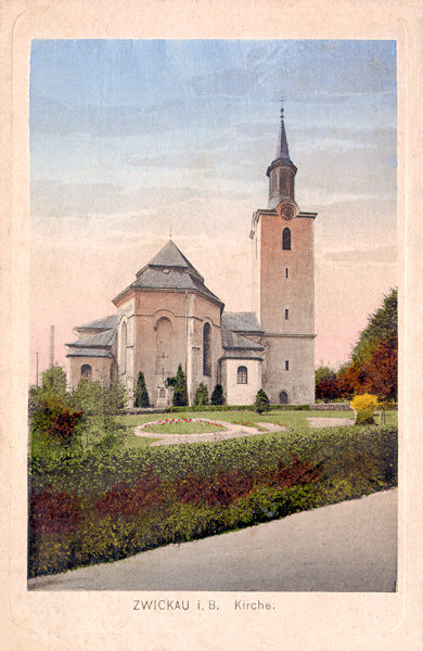 Auf dieser Ansichtskarte aus 1925 ist die Kirche St. Elisabeth in Cvikov (Zwickau). Der nachträglich angebaute Turm soll aus dem im nahen Dutý kámen (Holhlstein) gebrochenem Sandstein gebaut worden sein.