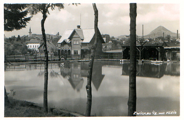 On this picture postcard the second swimming-pool of Cvikov on Hoffmann's pond below the Zelený vrch-hill is shown. The pond had been closed already before World War Two and at present its only reminiscence is the old wooden cabin.