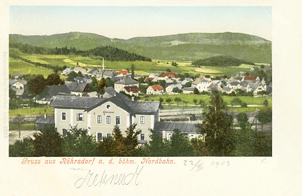 Na pohlednici z počátku 20. století vidíme původní budovu svorského nádraží, které zahájilo provoz 16. ledna 1869.
