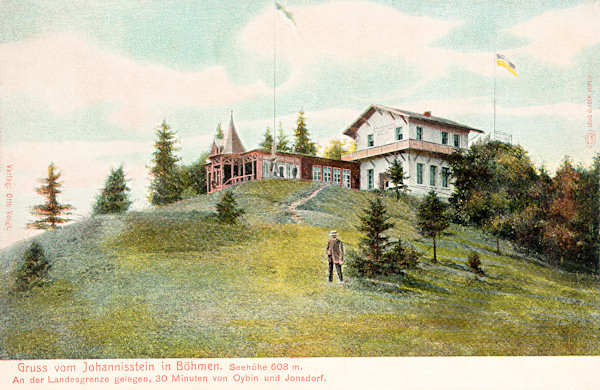 Tato pohlednice z doby kolem roku 1910 zachycuje hostinec na Janských kamenech s nově přistavěnou dřevěnou verandou a nástavbou 1. patra.