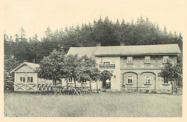 On this picture postcard we see the restaurant „Zur Lausche“ in the years between the two World Wars.