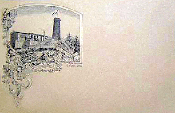 Jedna z nejstarších pohlednic Hvozdu z roku 1885 zachycuje chatu na české straně hranice s původní dřevěnou rozhlednou Carolaturm.