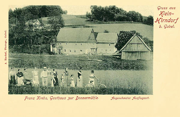 This picture postcard shows the former inn „Zur Donnermühle“ (Thunder-mill) in Kněžičky.