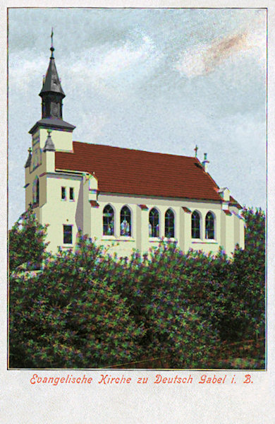 Tato pohlednice zachycuje evangelický kostel na jižním okraji města, postavený v letech 1901 - 1902.
