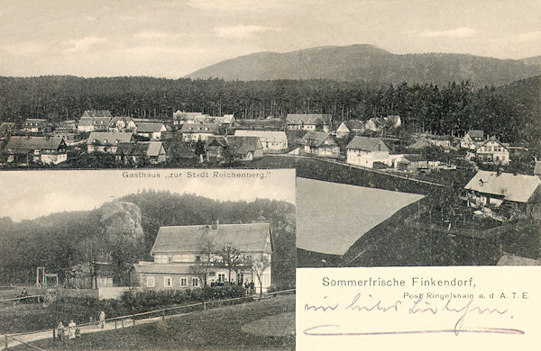 Auf dieser Ansichtskarte von 1914 sieht man den mittleren und westlichen Teil der Gemeinde mit dem Liščí hora (Fuchsberg) im Hintergrund. Das Bild links unten stellt das damalige Gasthaus „Zur Stadt Reichenberg“ in seinem ursprünglichen Aussehen dar.