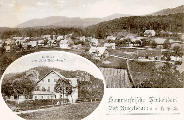 This picture postcard from the end of the 20th of the 20th century shows the center of the village Polesí as seen from the surroundings of the nearby lookout rock Havran. On the picture on the lower left there is the restaurant „Zur Stadt Reichenberg“ already after its completion by the construction of its northern part.