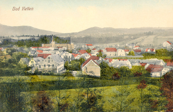 This picture postcard from years before World War One shows the lower part of Chotyně viewed from the north. Behind the village there is the former of J. B. Limburger's cotton spinning mill and on the horizon the Jítravské sedlo-saddle with the peak of Vysoká-hill in the centre.