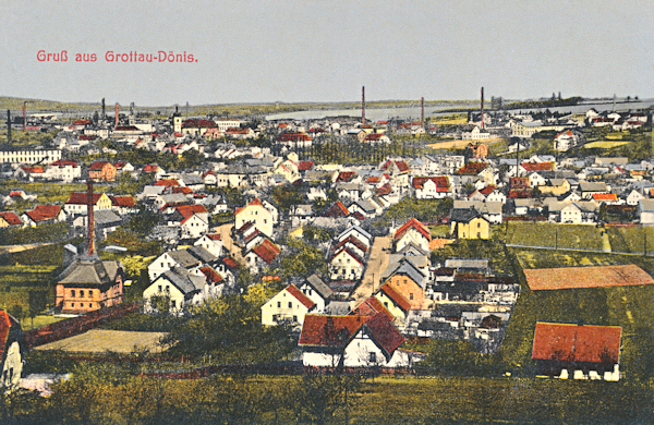 The postcard from around 1920 shows a general view of Donín. In the background is Hrádek nad Nisou with the church of St. Bartholomew.