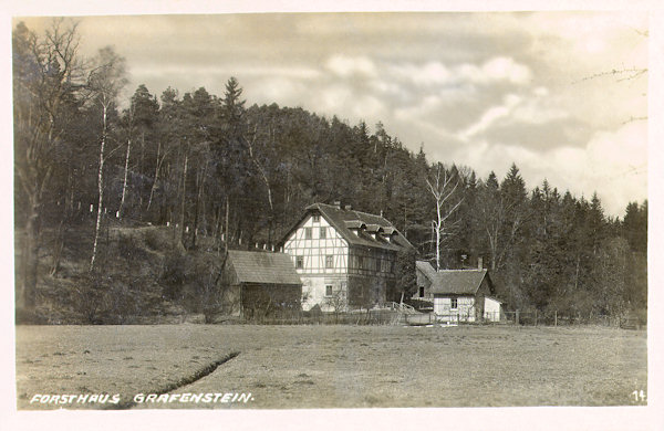 This picture postcard from about 1920 shows the former Grabštejn gamekeepers lodge standing in the valley of the Václavický potok-creek.