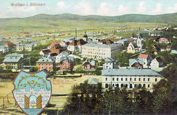 On this picture postcard from 1907 we see Hrádek as in the foregoing picture in the view from the northeast. In the foreground there is the railway station from 1859, in the centre there is the prominent schoolhouse on the left of which the church of St. Bartholomew and on the right side the Protestant church built in 1900-1901 are standing. In the lower left corner we see the municipal coat of arms which only slightly modified is used also in present days.