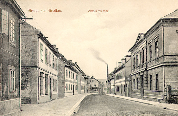 Pohlednice z doby před 1. světovou válkou zachycuje původní zástavbu Žitavské ulice od dnešního Národního domu.