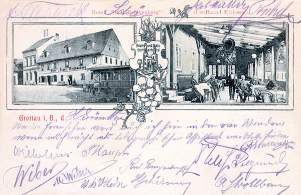 Diese Ansichtskarte aus der Wende des 19. und 20. Jahrhunderte zeigt das ehemalige Hotel „Zur Stadt Reichenberg“, das an der Ecke der Liberecká ulice (Reichenberger Strasse) und der Ulice 1. máje (Franz Josef-Strasse) noch in den 60er Jahren des 20. Jahrhundert stand und dann abgerissen wurde. An das Hotel schloss sich eine geräumige hölzerne Veranda an, deren Inneres auf dem Bild rechts gezeigt wird.