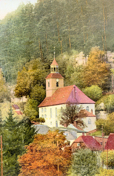 Pohlednice z 1. poloviny 20. století zachycuje oybinský kostel, který je pozoruhodným klenotem celého letoviska.