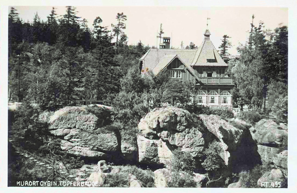 Tato pohlednice zachycuje chatu na Töpferu v podobě, která se dodnes již prakticky nezměnila.