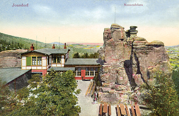 An undated historical postcard with the picture of the chalet at the Nonnenfelsen rock formation near Jonsdorf.