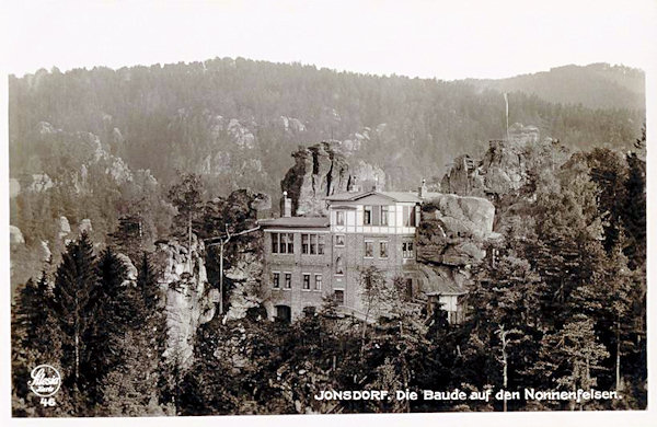 This picture postcard from about 1930 shows the restaurant on the rock Nonnenfelsen.