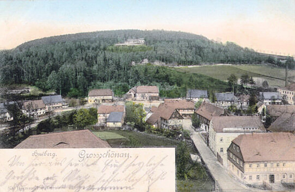 Na pohlednici z roku 1902 je střední část obce pod Hutbergem s typickými lužickými domy s hrázděným patrem.