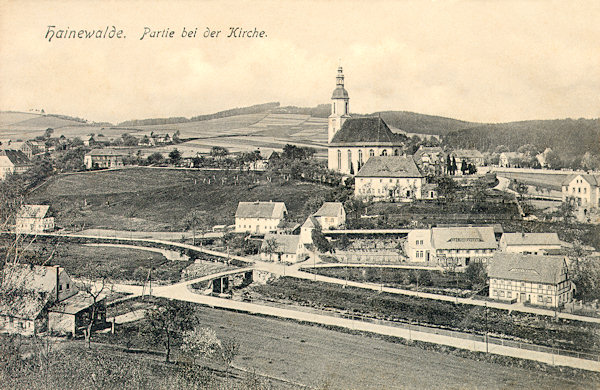 This picture postcard  from the first quarter of the 20th century shows the centre of the village with the evangelical-lutheran church built on the beginning of the 18th century. On the cemetery behind of the church stands the remarkable baroque sepulchre of the Kanitz-Kyaw family.