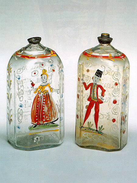 Zwei Schnapsflaschen, bemalt mit Emailfarben aus dem 18. Jahrhundert.