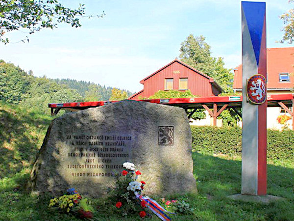 Pomník v Horní Světlé.