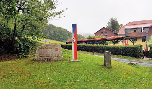 Pomník československých hraničářů na hraničním přechodu Dolní Světlá – Waltersdorf.