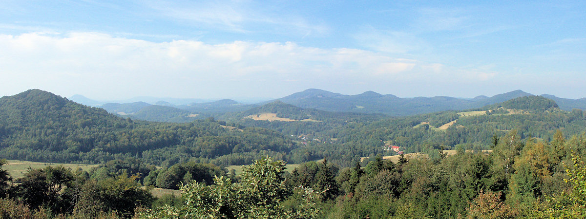 Blick von Obrázek (Bildstein) bei Prácheň (Parchen) über Prysk (Preschkau) nach Studenec (Kaltenberg).