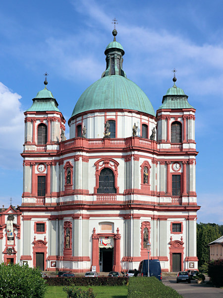 Bazilika sv. Vavřince a sv. Zdislavy je jednou z nejvýznamnějších památek ve zdejší oblasti.