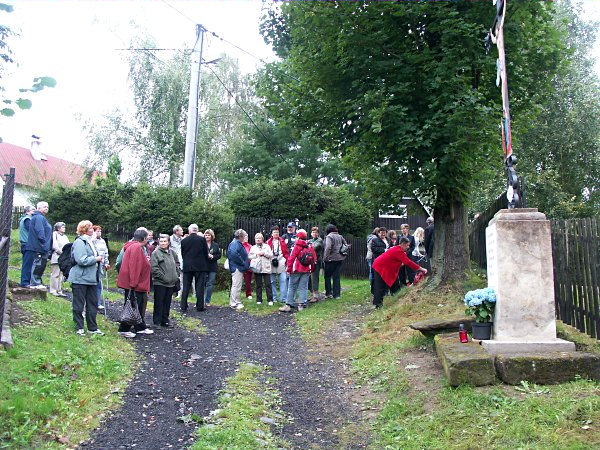 Setkání obyvatel u Stelzigova kříže.