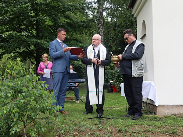 Bohoslužbu u kaple vedl litoměřický biskup Mons. Jan Baxant.