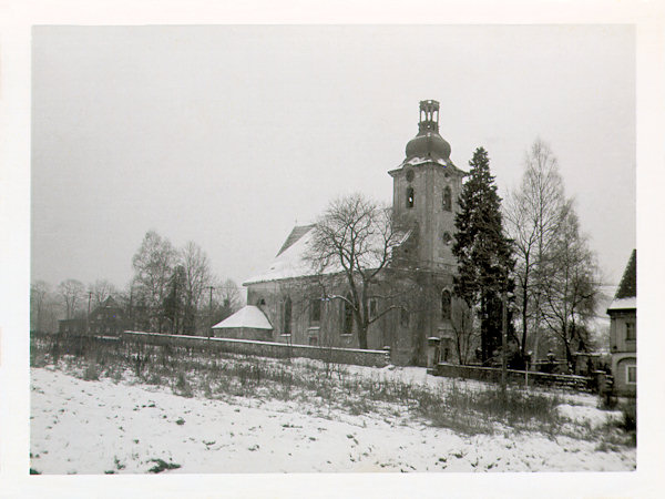 Kostel v Doubici před opravou.