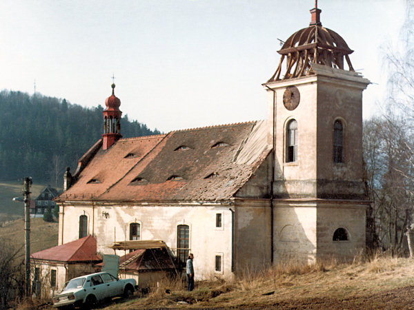 Původní stav kostela v Jetřichovicích.