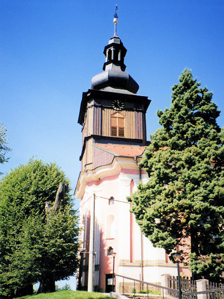 Věž kostela sv. Václava v Srbské Kamenici.