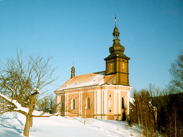 Obnovený kostel v Srbské Kamenici.