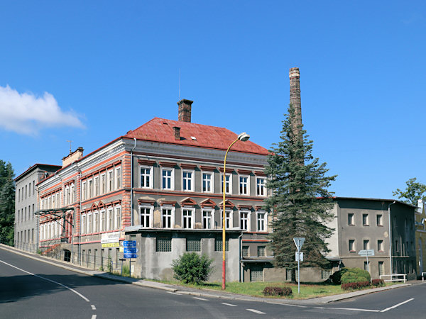 Bývalá textilní továrna v Děčínské ulici.