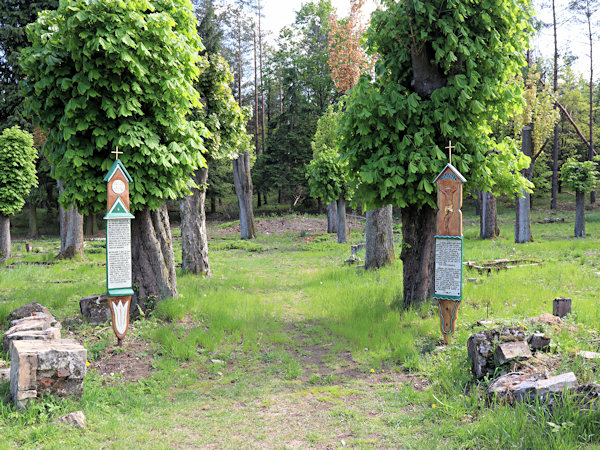 Starý lísecký hřbitov u silničky do Kunratic.