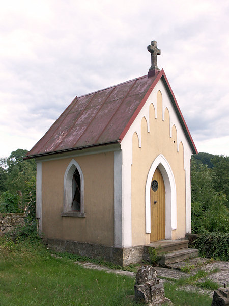 Kapelle der Muttergottes auf dem Friedhof.