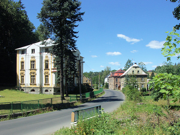 Die frühere Jäger´sche Villa am Ostrande von Krásný Buk (Schönbüchel).