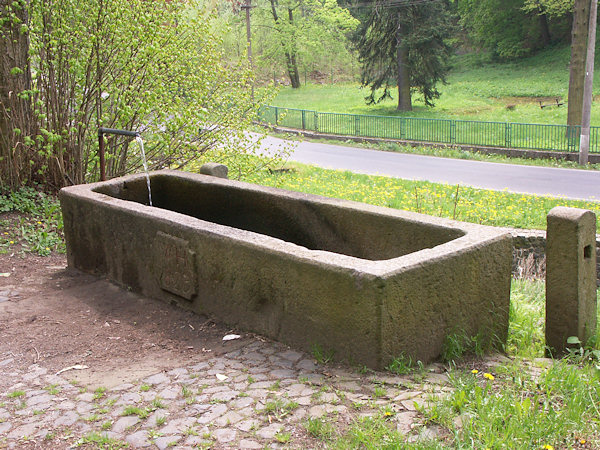 Steinerner Brunnen von 1823 im Park gegenüber von Jägers Villa.