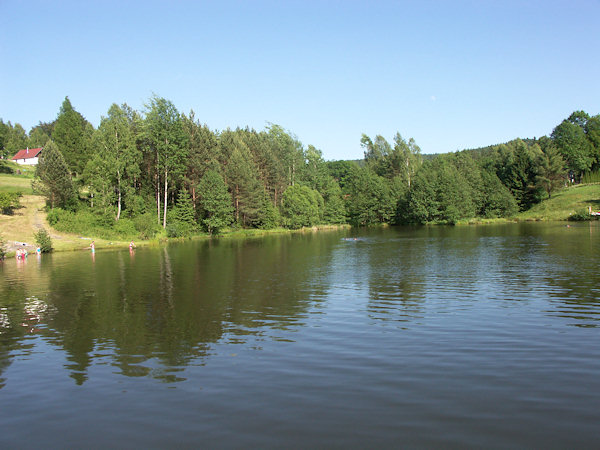 Kyjovská přehrada na jižním okraji osady.