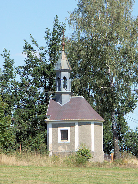 Die Bettelmannskapelle an der Strasse nach Vlčí Hora (Wolfsberg).