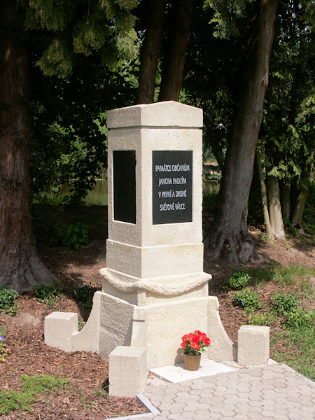 Denkmal für die Gefallenen des Ersten und Zweiten Weltkriegs.