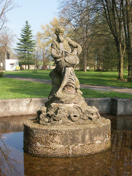 Die Neptunstatue von Anton Braun im Schlosspark.