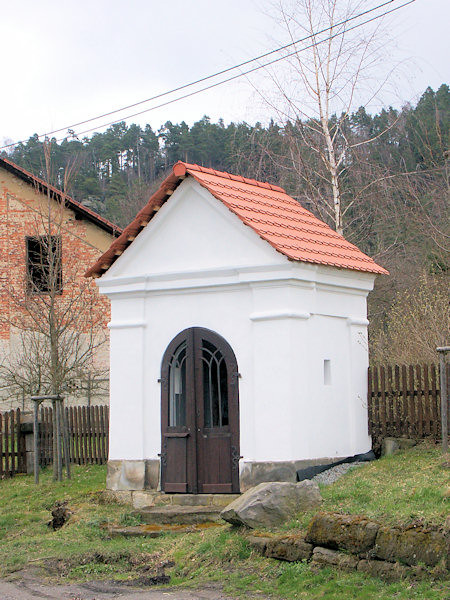 Kapelle an der Hauptstraße.