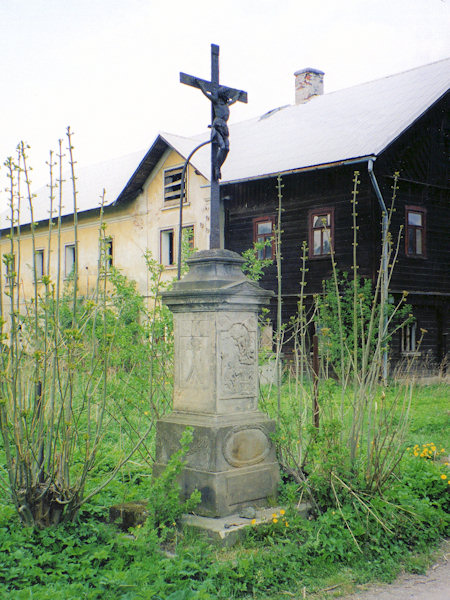 Kreuz beim Bauernhof No. 19 im Oberdorfe.