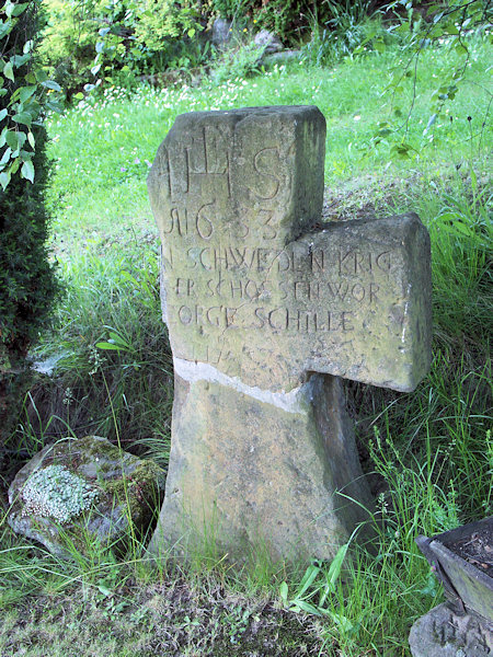 Kamenný Schillův kříž u domu e.č. 5 na severozápadním konci obce.
