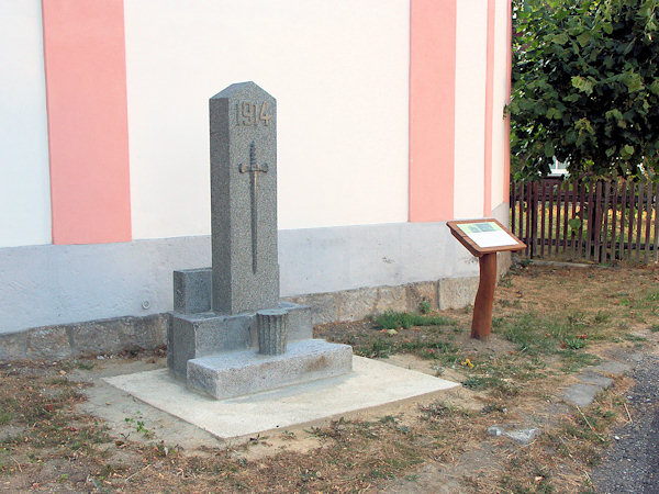 Torzo pomníku padlým v 1. světové válce.