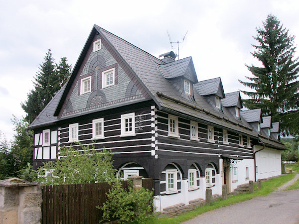 Památkově chráněný dům č.p. 28 v centru Mařenic.
